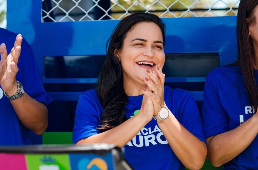 “A cidade a cada dia segue avançando e sendo reconstruída”, afirma Débora Regis em carta ao povo de Lauro de Freitas