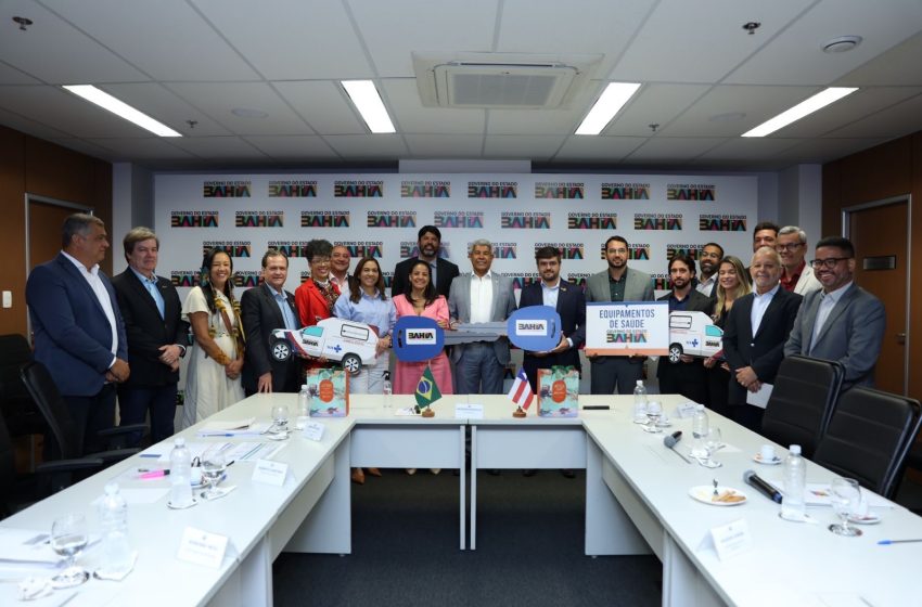  Jerônimo entrega ambulâncias e reforça parceria com Ilhéus em reunião com prefeito