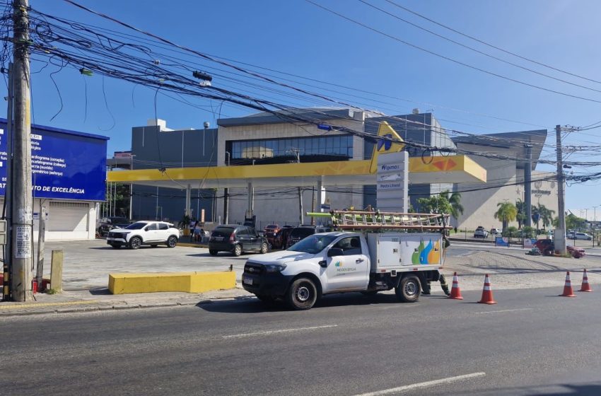 Pane elétrica derruba semáforo em frente ao Parque Shopping e mobiliza equipes da Prefeitura