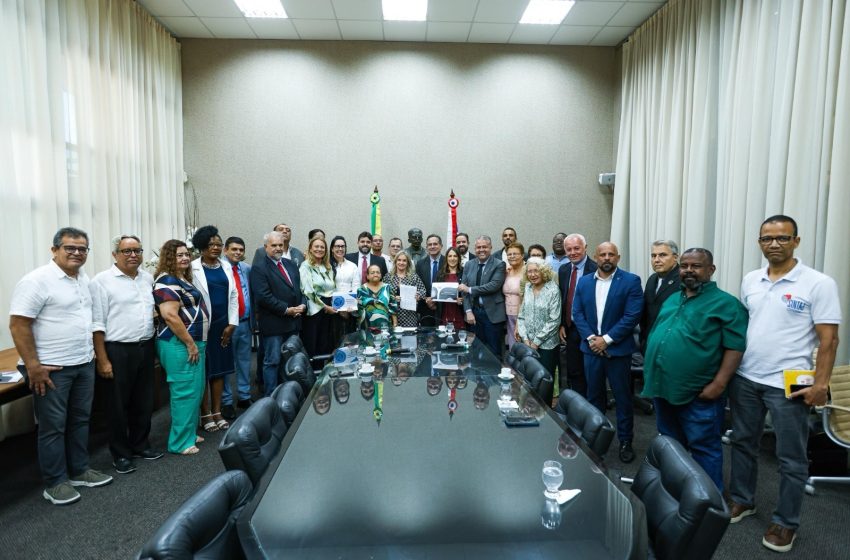  Governo da Bahia entrega à ALBA PL de reestruturação do Planserv e PEC que redefine aposentadoria das Polícias Civil e Penal