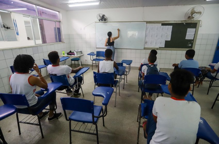 Lauro de Freitas adere a programa federal que premia professores por desempenho no IDEB 2026