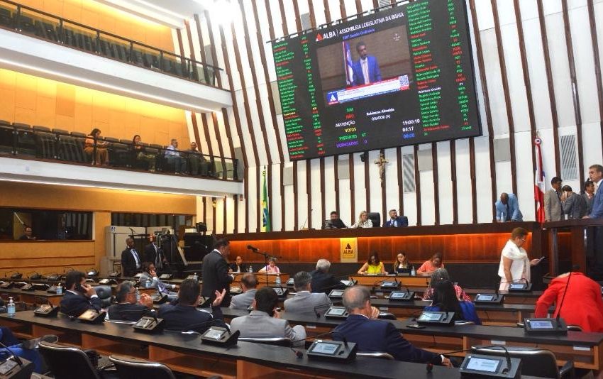 Após mais de 12 horas de debates, ALBA aprova quatro projetos do Executivo em sessão marcada por obstrução da oposição