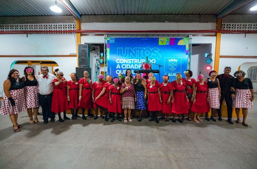 Baile da Melhor Idade anima idosos atendidos pelos programas sociais do município