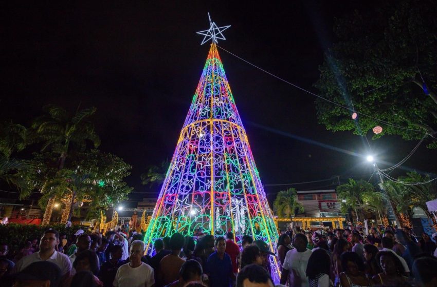  Praça do Caranguejo recebe iluminação especial do Natal Mágico e emociona moradores de Itinga