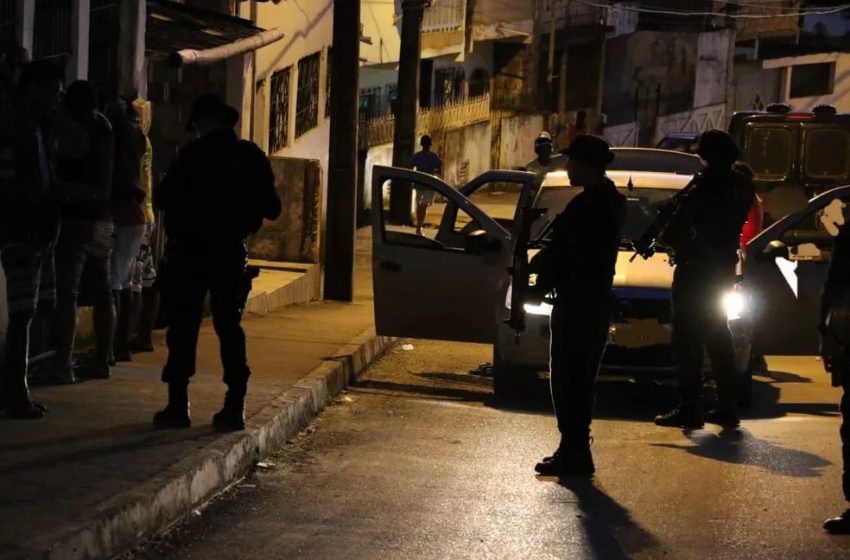 Operação integrada prende líder do tráfico em Lauro de Freitas com carro de luxo e R$ 100 mil