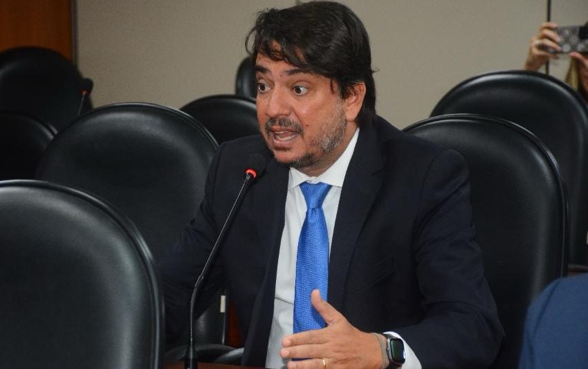  Pedro Tavares pede novos micro-ônibus para reforçar o transporte escolar em Irará