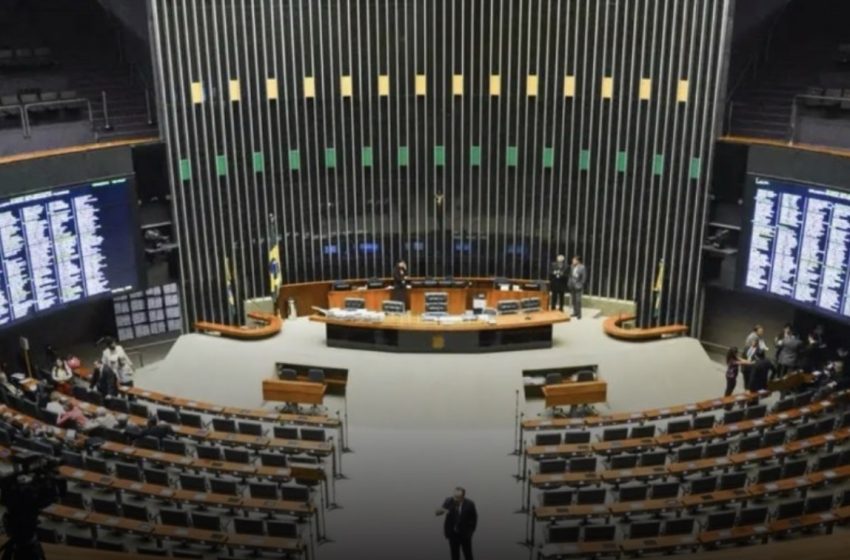 Como votaram os deputados baianos no projeto que reduz penas de Bolsonaro e condenados pelo 8 de Janeiro
