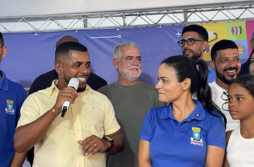  Fábio Carvalho celebra avanços do Pavimenta Lauro e diz que Débora Regis ‘já está fazendo história’ em Lauro de Freitas