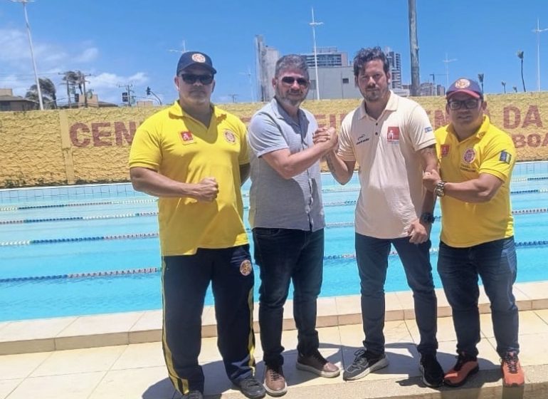  Secretário Glauber analisa protocolos do Salvamar e mira modernização em Lauro de Freitas