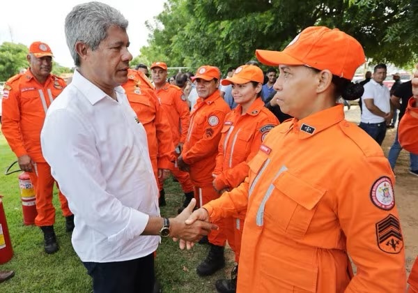 Jerônimo sanciona lei que fortalece comando e operações aéreas do Corpo de Bombeiros da Bahia