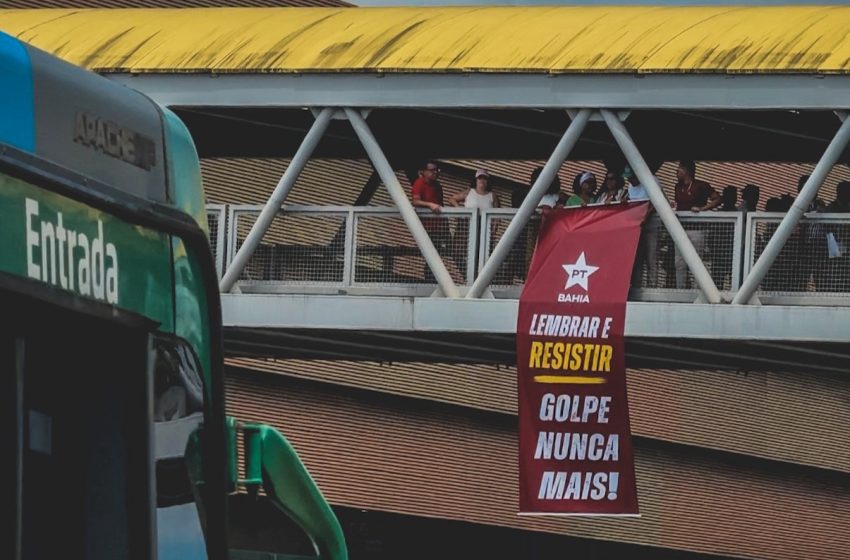  PT Bahia realiza intervenção urbana em defesa da democracia