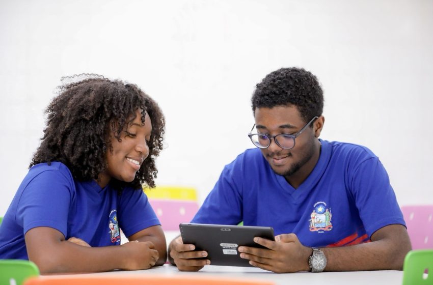  Tablets vão ampliar acesso à tecnologia educacional para estudantes do Ensino Médio da rede estadual em 2026