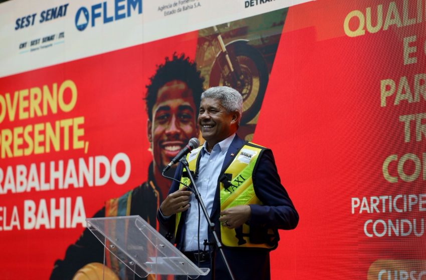  Estado entrega mais de 200 certificados, kits de proteção e bags para mototaxistas e motofretistas da Bahia