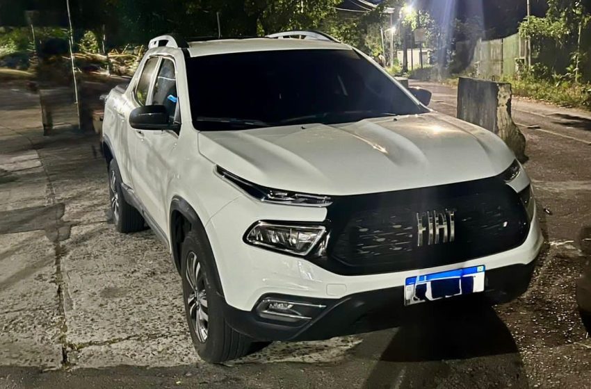  PM recupera carro roubado e prende dupla em Vilas do Atlântico