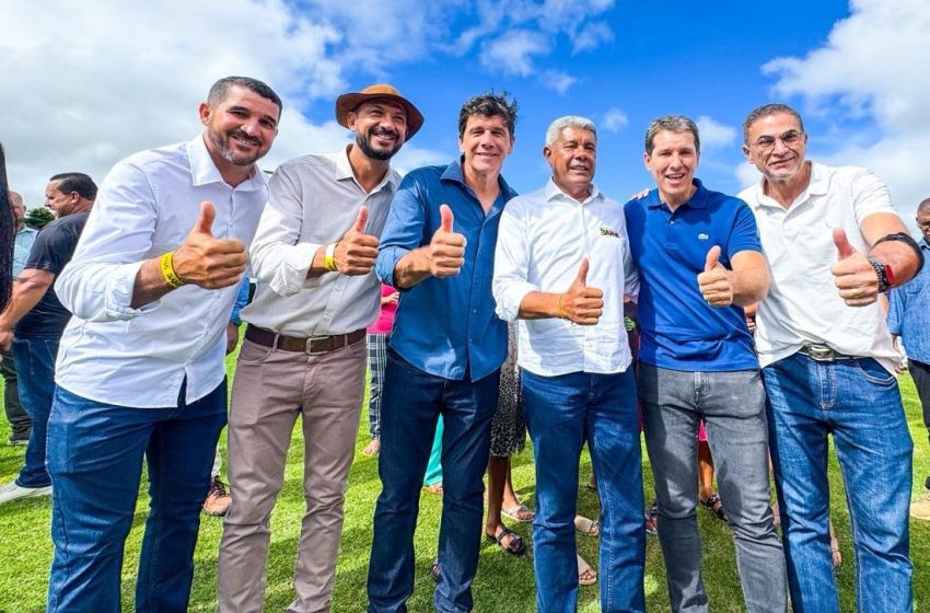  Ao lado do governador, Hassan comemora anúncios de investimentos e entrega de obras e equipamentos no Vale do Jiquiriçá