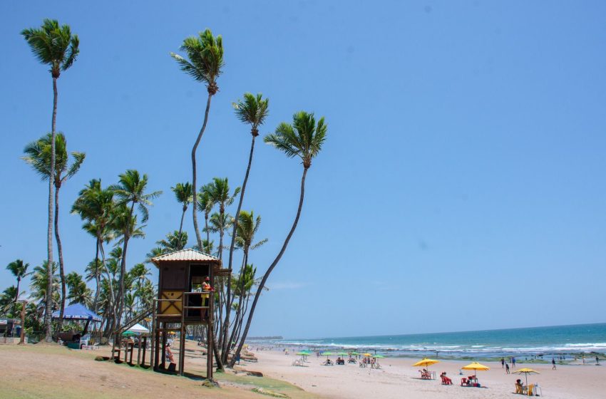 Praias de Lauro de Freitas atraem turistas na alta temporada de verão