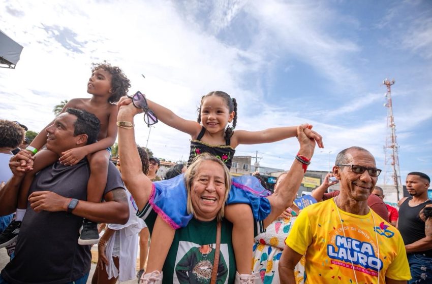  Mica Lauro arrasta centenas de pequenos foliões em bloco infantil no último dia da festa