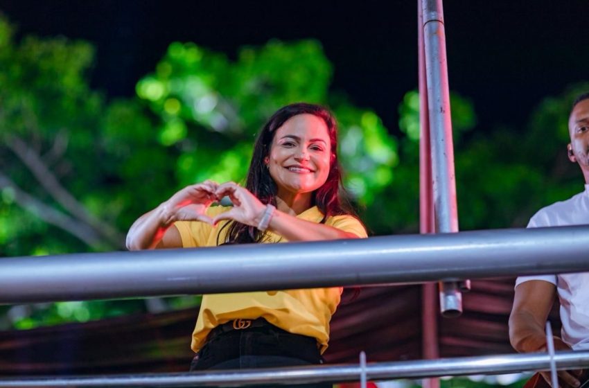  Prefeita Débora celebra primeira noite da Mica Lauro 2026 e faz balanço positivo